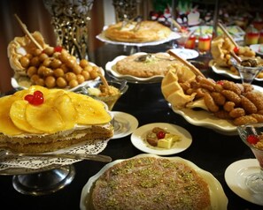 Daily buffet breakfast for a fee - Sky View Hotel Madinah (Madinah)
