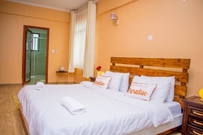3 habitaciones, escritorio, tabla de planchar con plancha y wifi gratis 