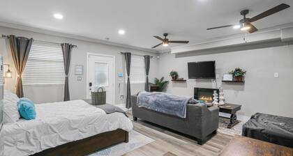 Cozy Studio Apartment , Luxury and Private Firepit