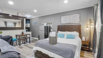 1 bedroom, in-room safe, desk, iron/ironing board