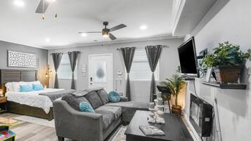 1 bedroom, in-room safe, desk, iron/ironing board