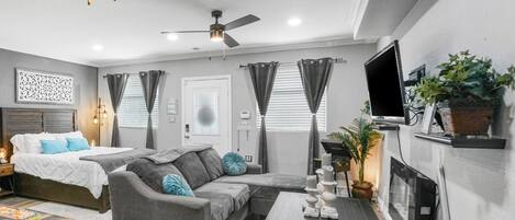 1 bedroom, in-room safe, desk, iron/ironing board