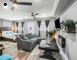 1 bedroom, in-room safe, desk, iron/ironing board