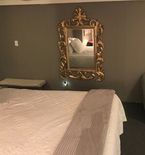 1 makuuhuone, työpöytä, Wi-Fi, vuodevaatteet