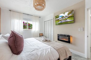 4 bedrooms, iron/ironing board, free WiFi, bed sheets