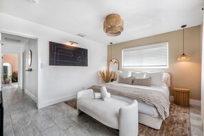 4 bedrooms, iron/ironing board, free WiFi, bed sheets
