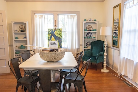 Dining. Located in Marion. Only 1 hour from Myrtle Beach, 35 minutes from Florence!