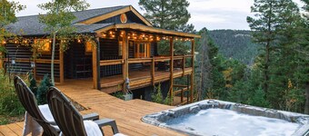 Restored Log Cabin & Hot Tub in the Pines