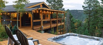 Genuine Log Cabin Retreat + Hot Tub & Covered Deck