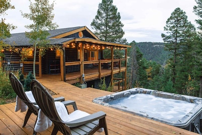 Genuine Log Cabin Retreat + Hot Tub & Covered Deck