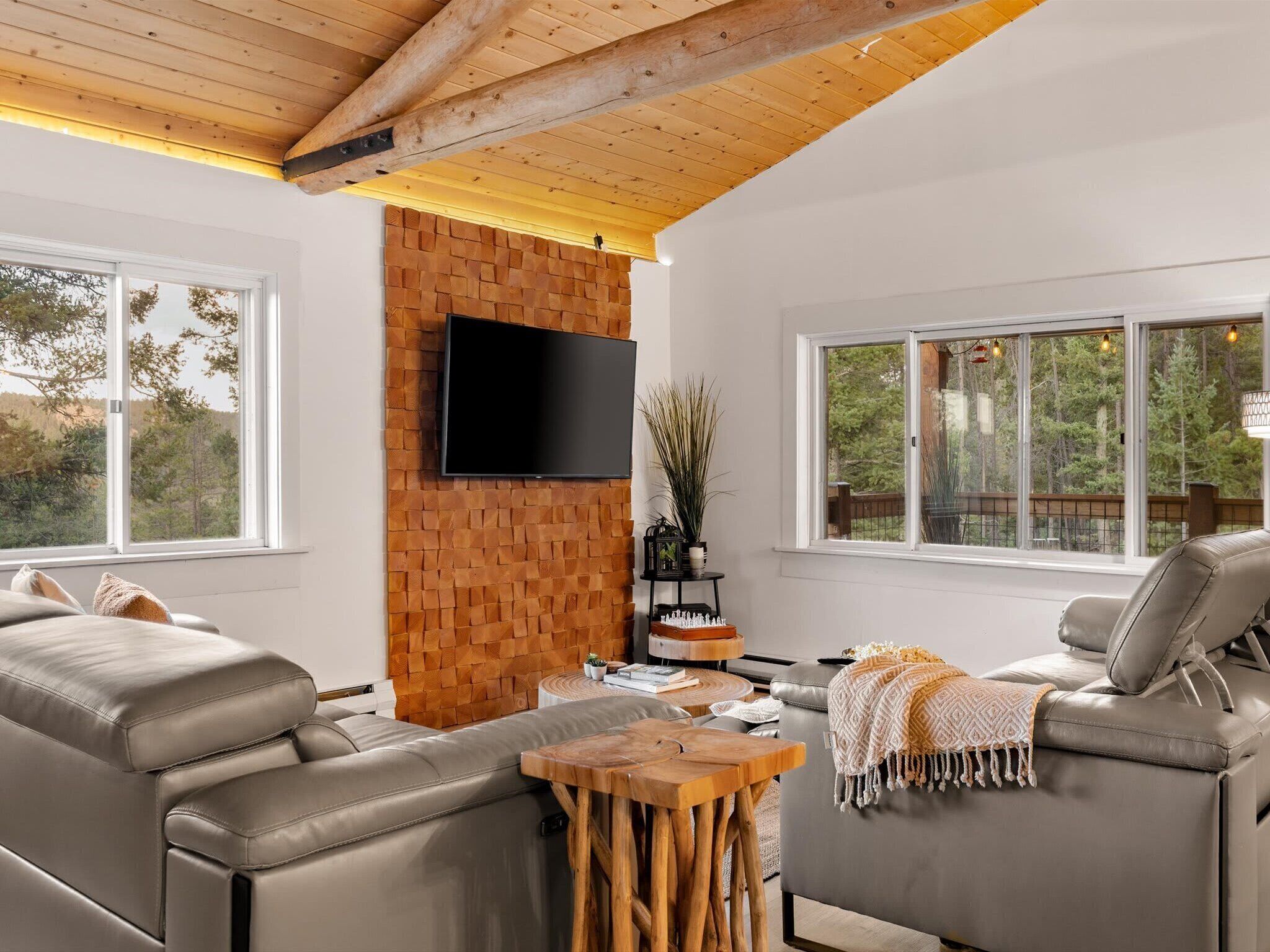 Sink into the leather recliners and let the pine ceiling do the rest. Netflix on, forest outside, nowhere to be.