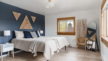 3 bedrooms, iron/ironing board, travel cot, WiFi