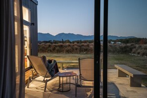 Terrace/patio - Tussock Fields, Twizel. EPIC mountain views! (Twizel)