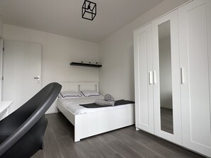 2 bedrooms, desk, iron/ironing board, free WiFi
