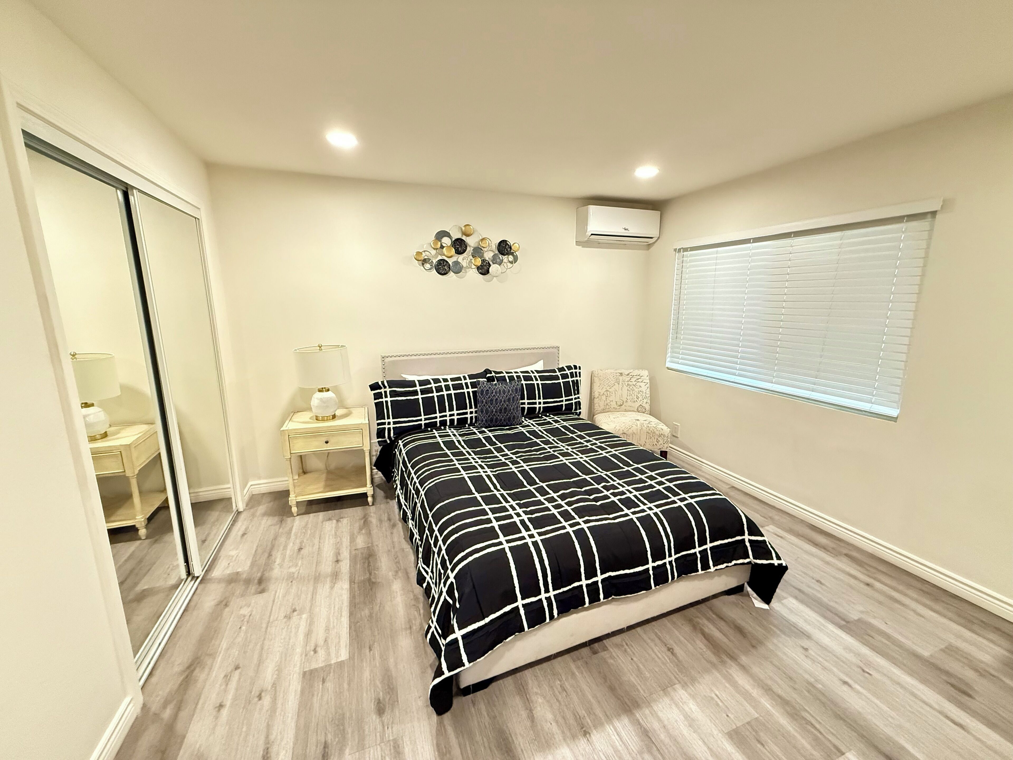 2 habitaciones, tabla de planchar con plancha y wifi gratis 
