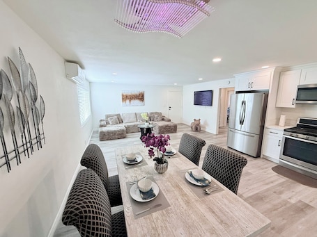 Dining. Discounted Large Upland 2 Master Bedrooms - Close To Airport, Convention Center