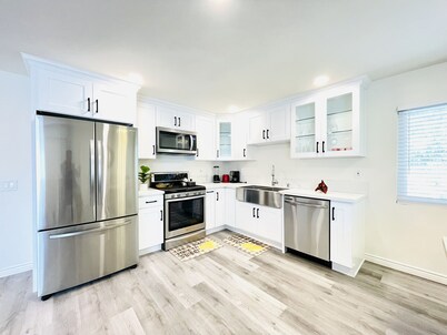 Discounted Large Upland 2 Master Bedrooms - Close To Airport, Convention Center