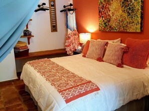 1 Schlafzimmer, Schreibtisch, Bügeleisen/Bügelbrett, Reisekinderbett