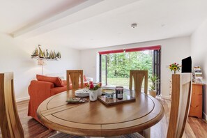 Interior - Ramblers is an ideal base for couples looking to stay (Marnhull)