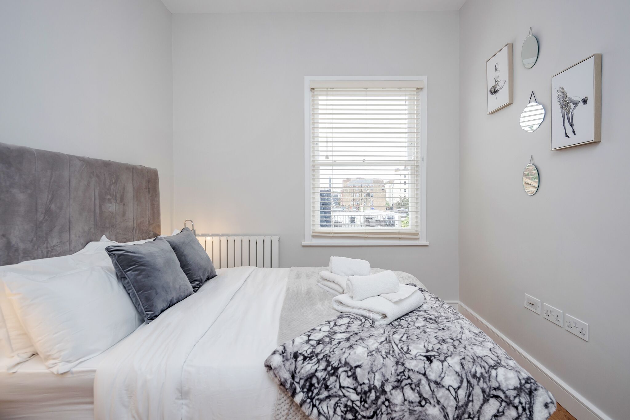 3 slaapkamers, een bureau, een strijkplank/strijkijzer, gratis wifi