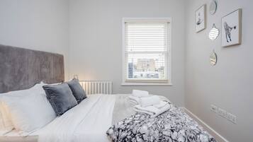 3 slaapkamers, een bureau, een strijkplank/strijkijzer, gratis wifi