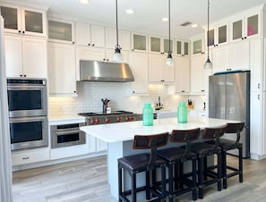 Fridge, microwave, oven, stovetop - 5909 Havana Dr: Private Pool/Large Back Yard (South Padre Island)