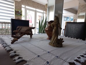 Televisión LCD 55 cm con canales de televisión digitales, televisión