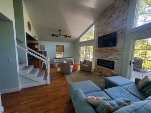Smart TV, fireplace