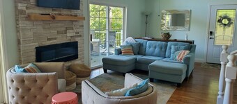 Blue Haven-Community Pool with Lake Access; Fire Pit; 10 Min to Marina & Park