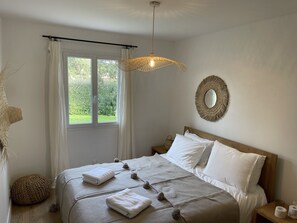 4 bedrooms, travel cot, free WiFi, bed sheets - NEW! Villa Porto Vecchio, quiet, heated pool 10 minutes from the beaches (Porto-Vecchio)