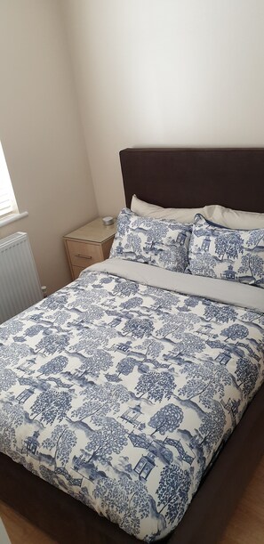 3 chambres, fer et planche à repasser, Wi-Fi, draps fournis