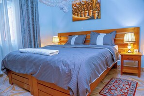 11 bedrooms, WiFi, bed sheets - Cozy and city View of Kigali city, with a conducive and quiet environment! (Kigali)