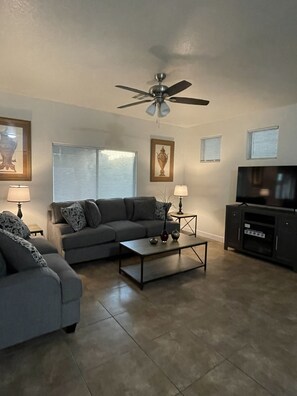 Smart-tv en een open haard