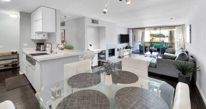 Located in West Hollywood . Walking distance to Sunset Strip and Entertainment.