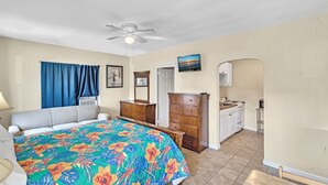 Studio - The Charter House (Hollywood)