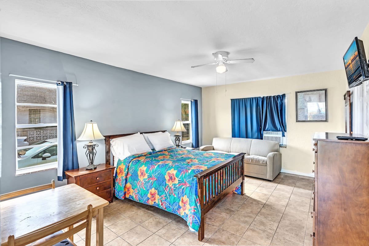 1 bedroom, individually decorated, individually furnished, desk