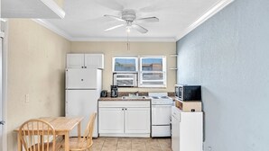 Apartment | Private kitchen - The Charter House (Hollywood)