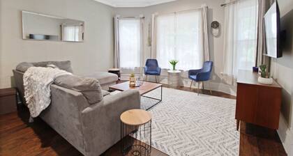 Chic 2BR & PKNG Mins to Downtown, Fiserv, Brewers Rave, St. Lukes, & Froedtert