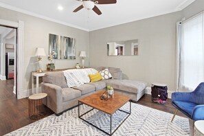 Smart TV, books, stereo