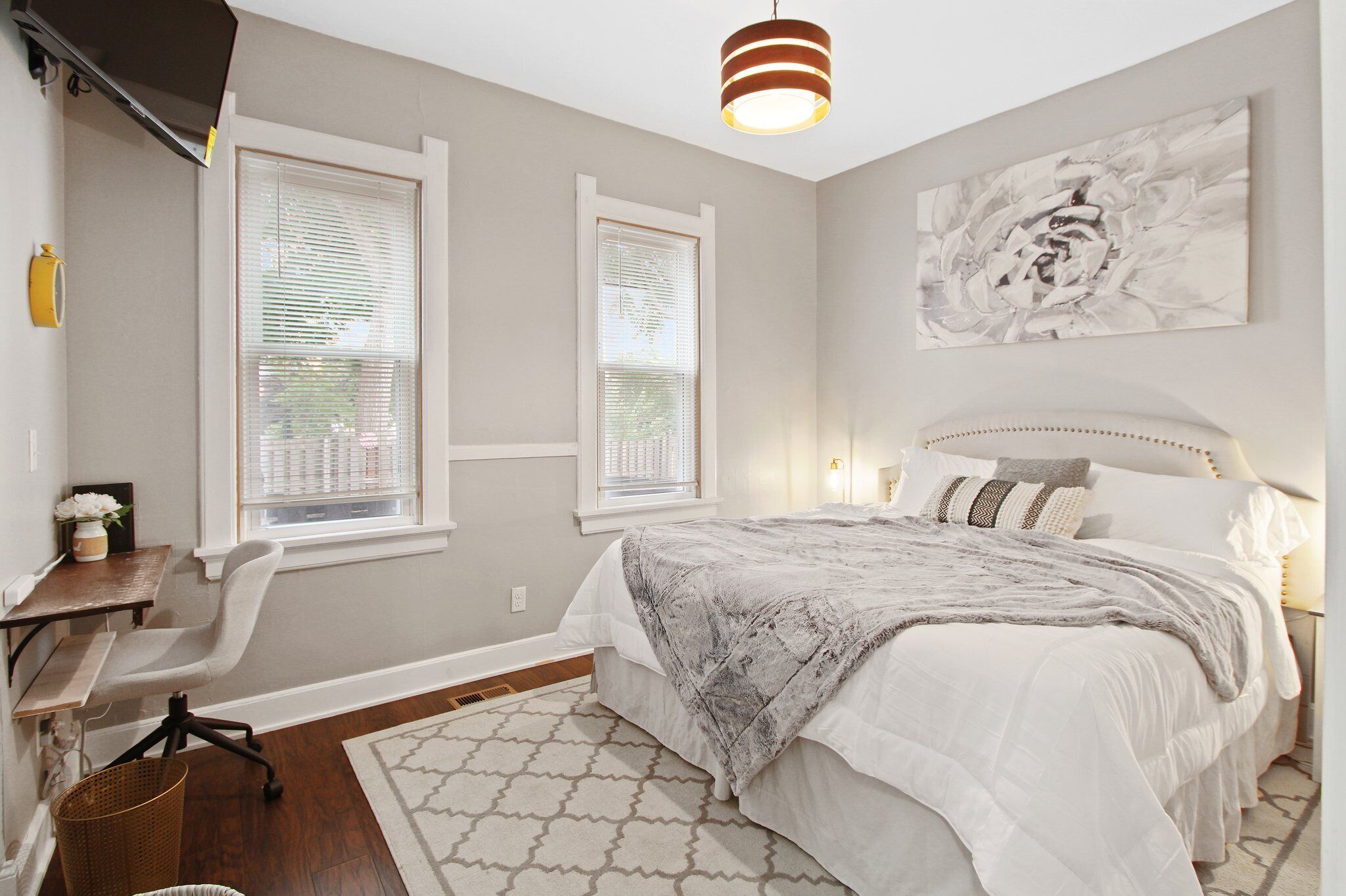 2 室のベッドルーム、デスク、アイロン / アイロン台、旅行用ベビーベッド