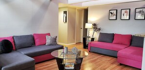 Smart TV, fireplace, computer monitors