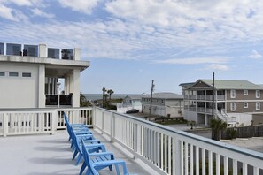 Property grounds - Ocean view 4 Bedroom/3 Bath, Large balcony patio (Tybee Island)