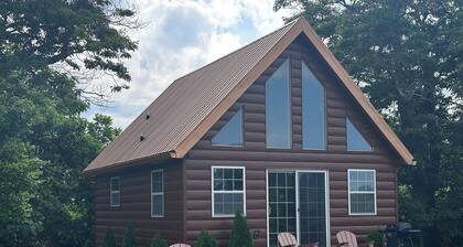 Rustic Elegance, 1 bedroom cabin in the heart of Jonesborough.