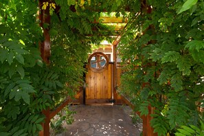 Property grounds - Pacific View - Oceanside Tropical Oasis (McKinleyville)