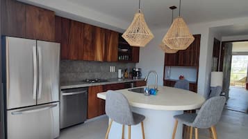 雪櫃、微波爐、爐具、洗碗機