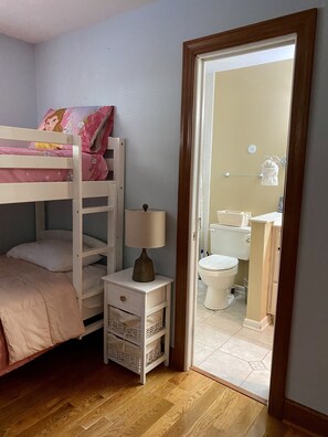 Room - Spacious Family Home, 3 blocks to the ocean (Surfside Beach)