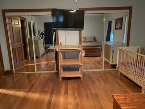 Room - Spacious Family Home, 3 blocks to the ocean (Surfside Beach)