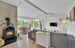 Fireplace - Cozy home in Karrebæksminde with WiFi (Karrebæksminde)