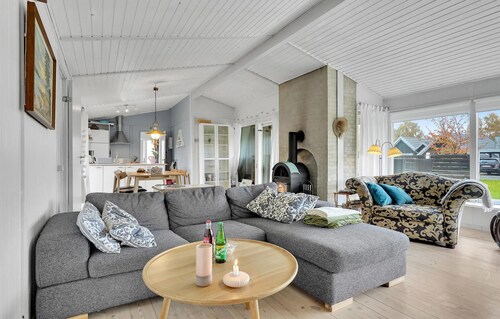 Cozy home in Karrebæksminde with WiFi