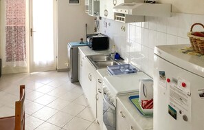 Fridge, oven, dishwasher, cookware/dishes/utensils